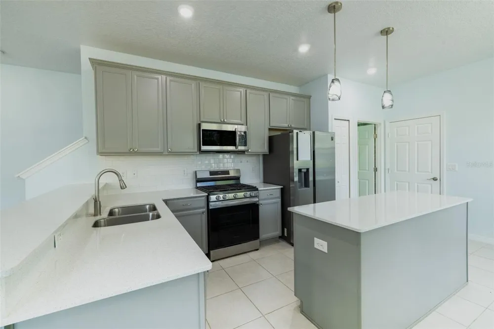 5732 SPOTTED HARRIER WAY Lithia, FL 33547
