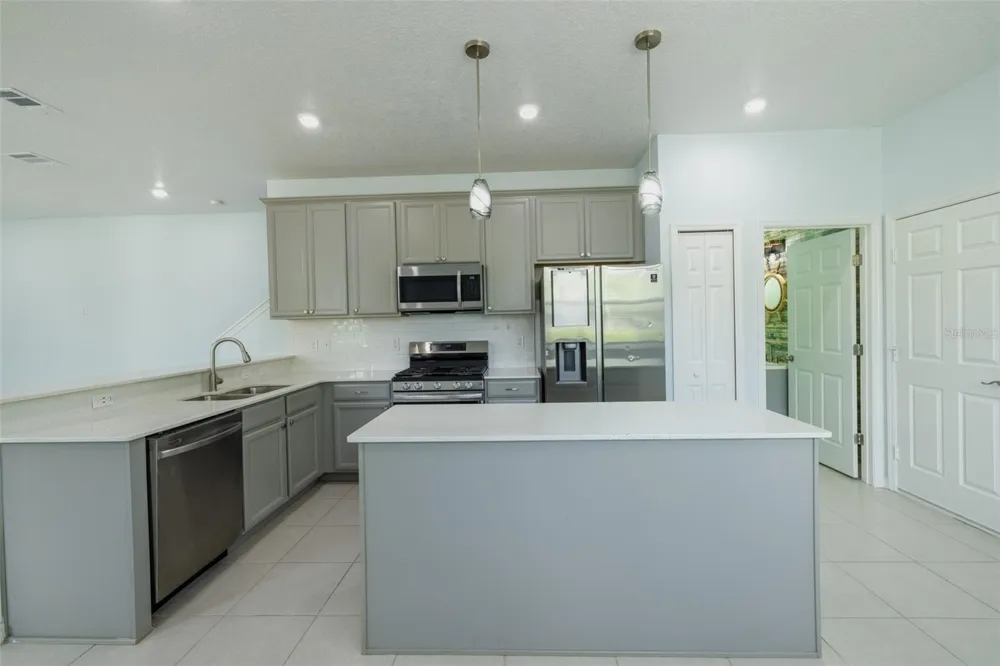 5732 SPOTTED HARRIER WAY Lithia, FL 33547