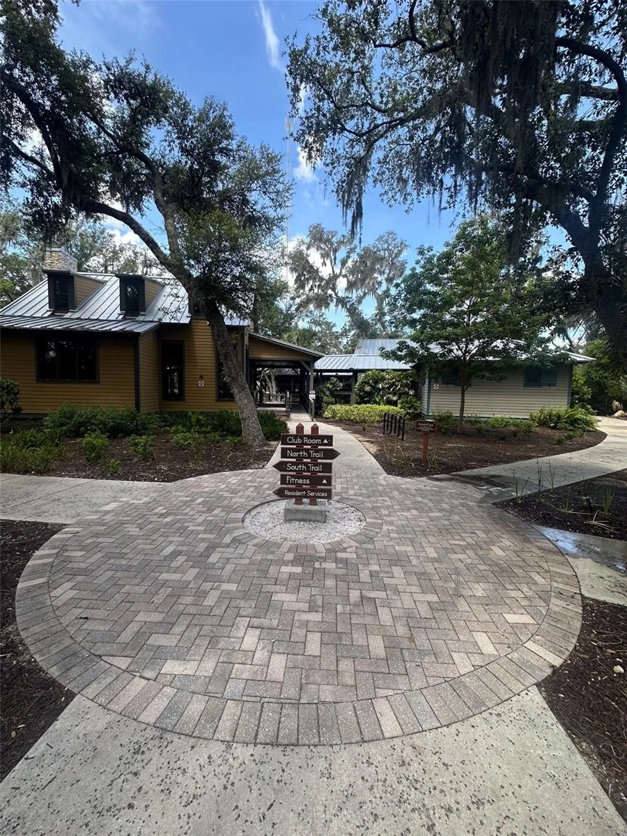 5732 SPOTTED HARRIER WAY Lithia, FL 33547