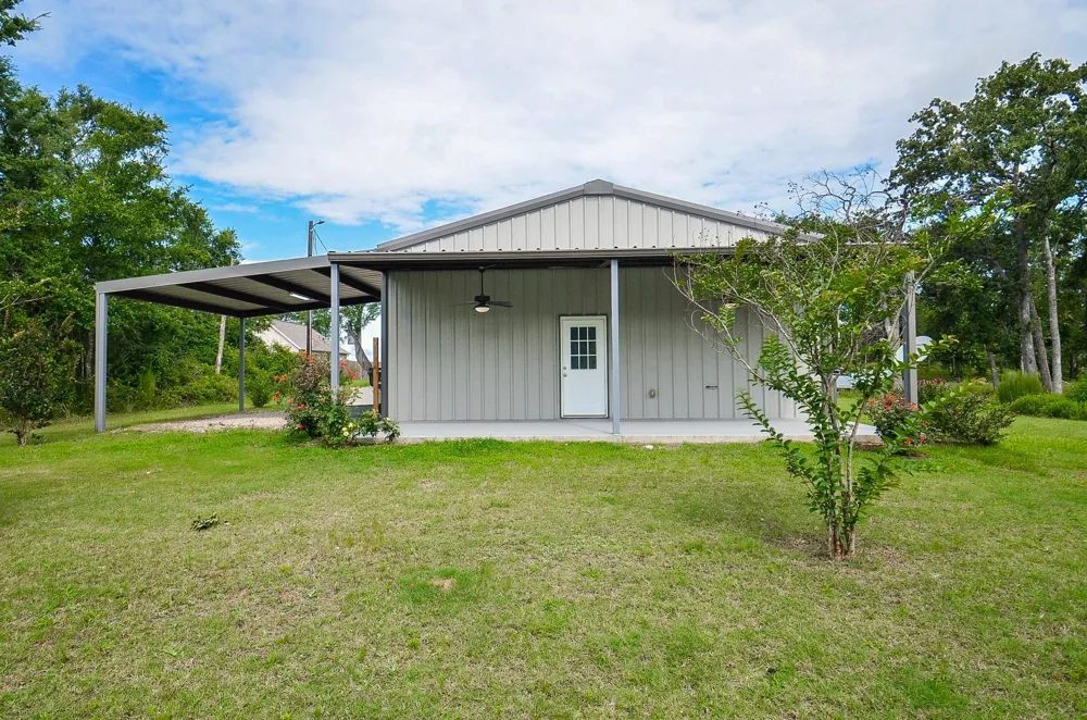 24719 Roscommon Hempstead, TX 77445