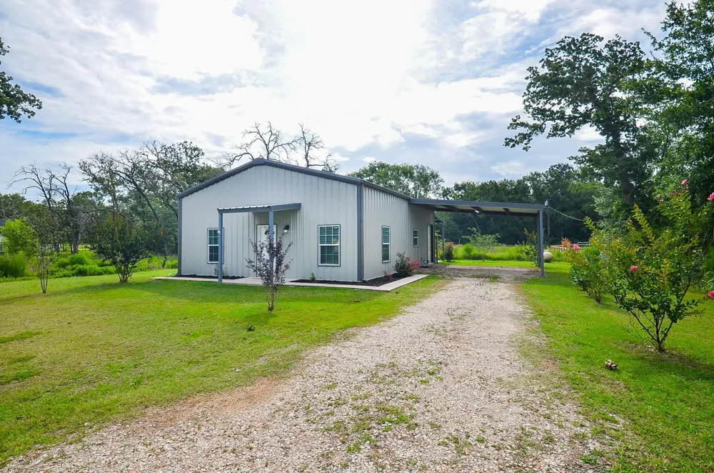 24719 Roscommon Hempstead, TX 77445