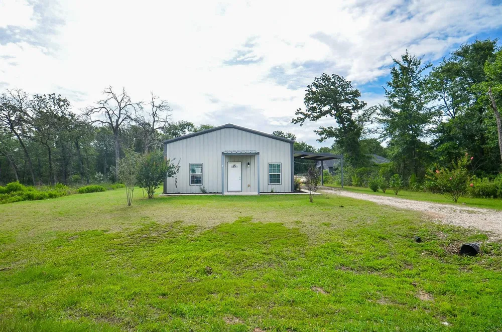 24719 Roscommon Hempstead, TX 77445