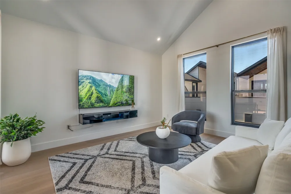 710 W 10th Street #101 Dallas, TX 75208