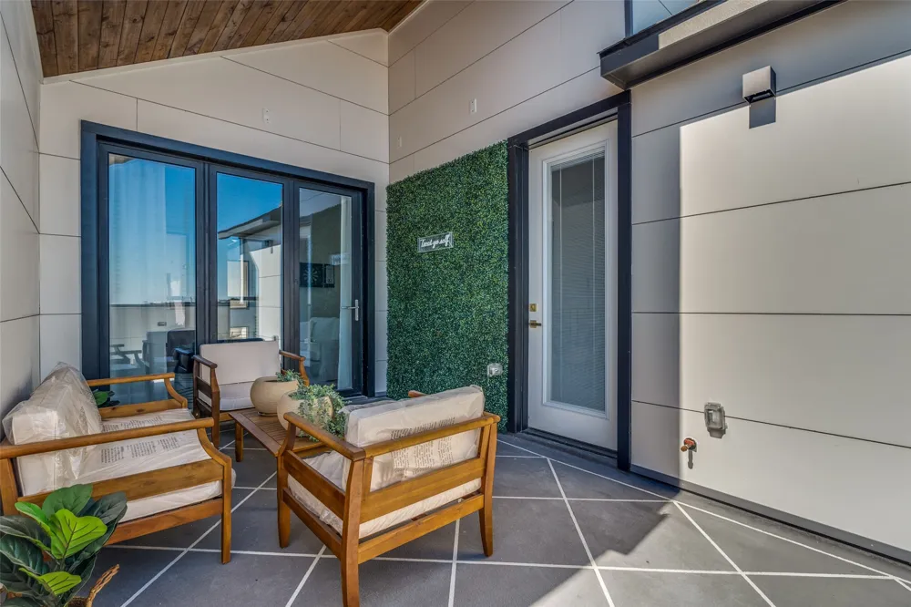 710 W 10th Street #101 Dallas, TX 75208