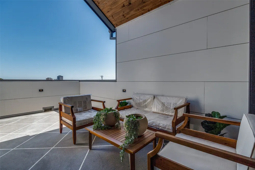 710 W 10th Street #101 Dallas, TX 75208