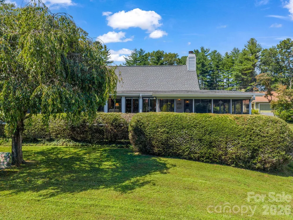 31 Willow Way Hendersonville, NC 28739