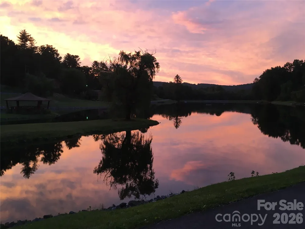 31 Willow Way Hendersonville, NC 28739