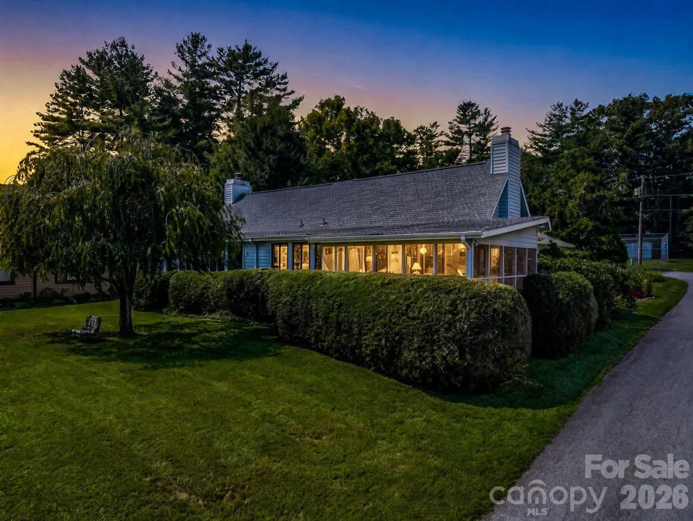 31 Willow Way Hendersonville, NC 28739