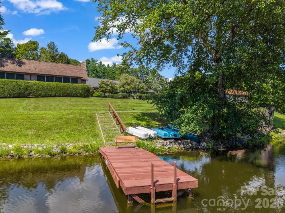 31 Willow Way Hendersonville, NC 28739