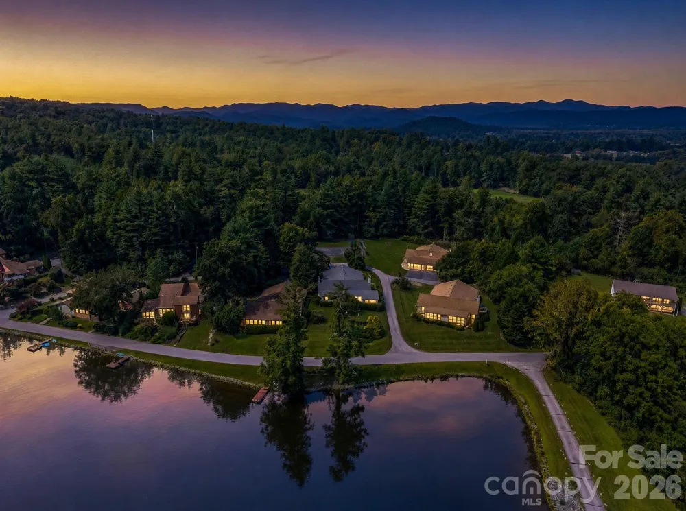 31 Willow Way Hendersonville, NC 28739