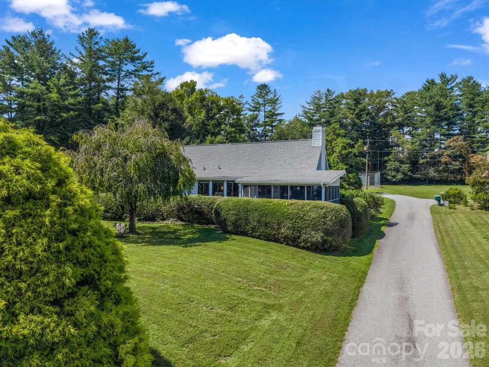 31 Willow Way Hendersonville, NC 28739