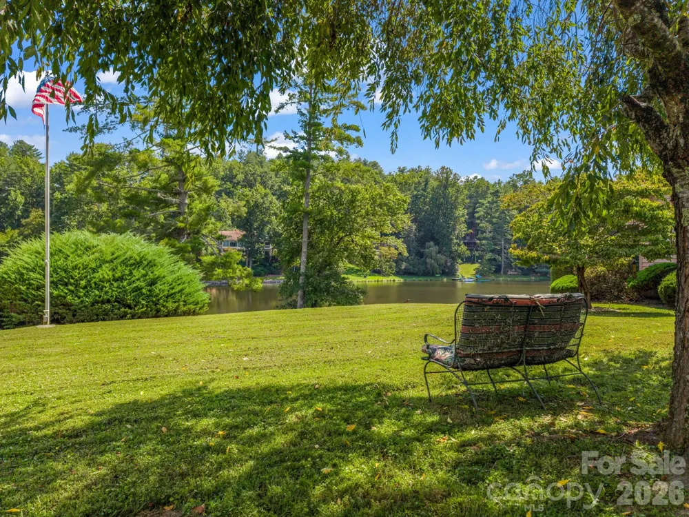 31 Willow Way Hendersonville, NC 28739