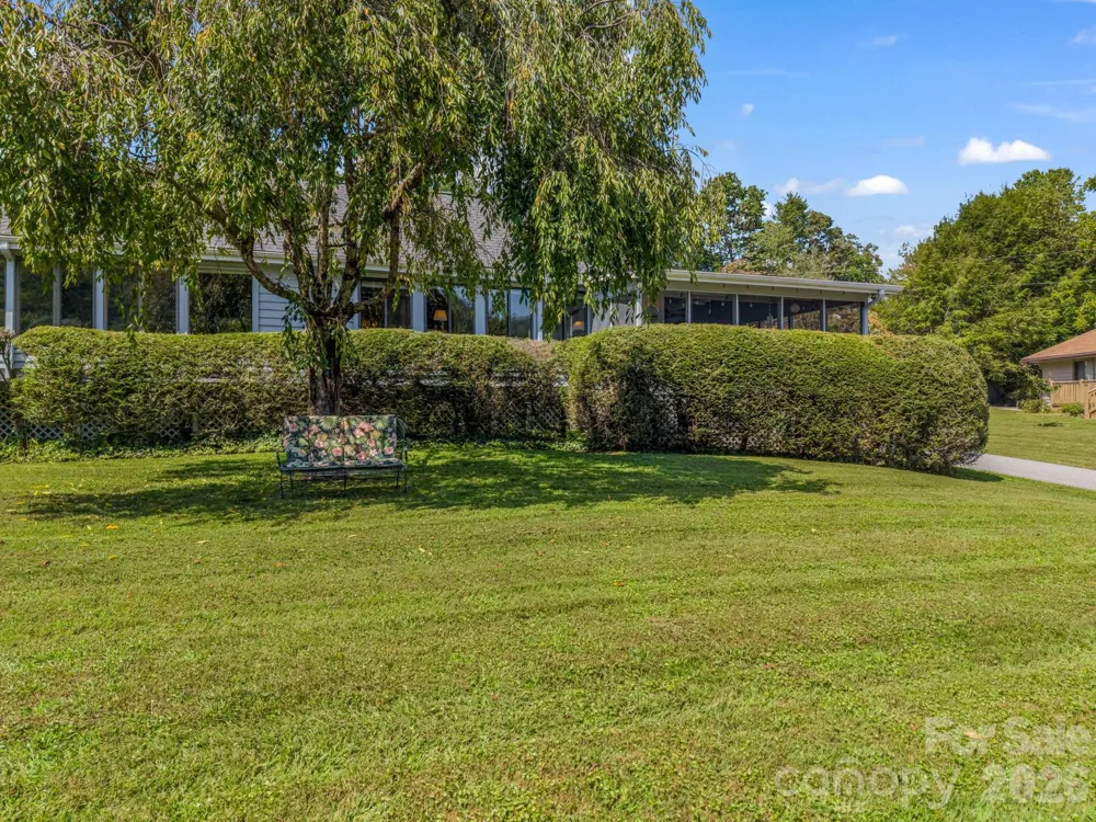 31 Willow Way Hendersonville, NC 28739