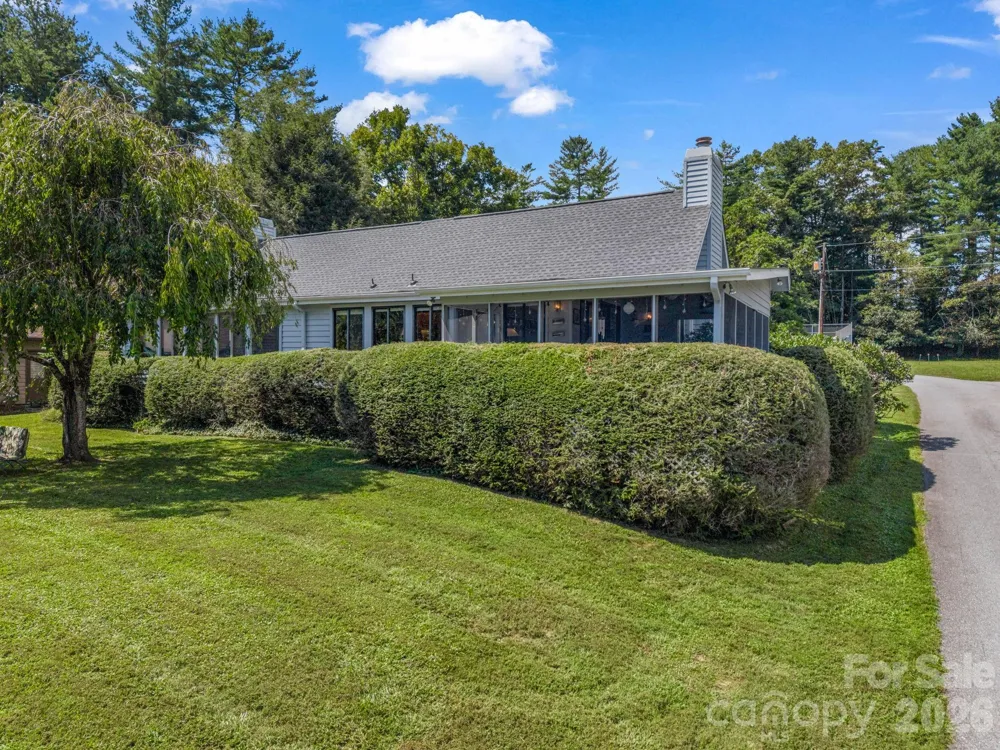 31 Willow Way Hendersonville, NC 28739