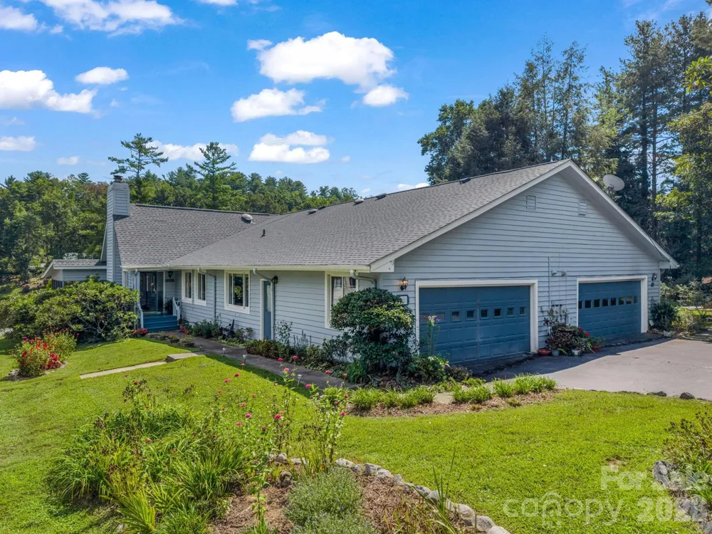 31 Willow Way Hendersonville, NC 28739