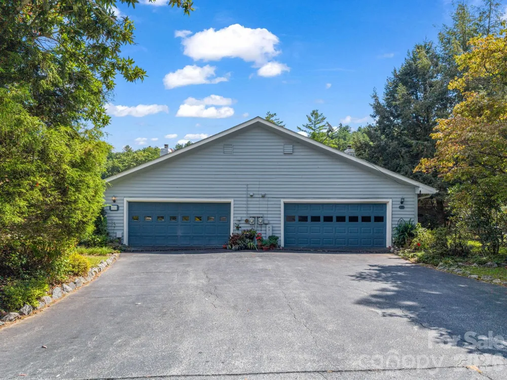 31 Willow Way Hendersonville, NC 28739