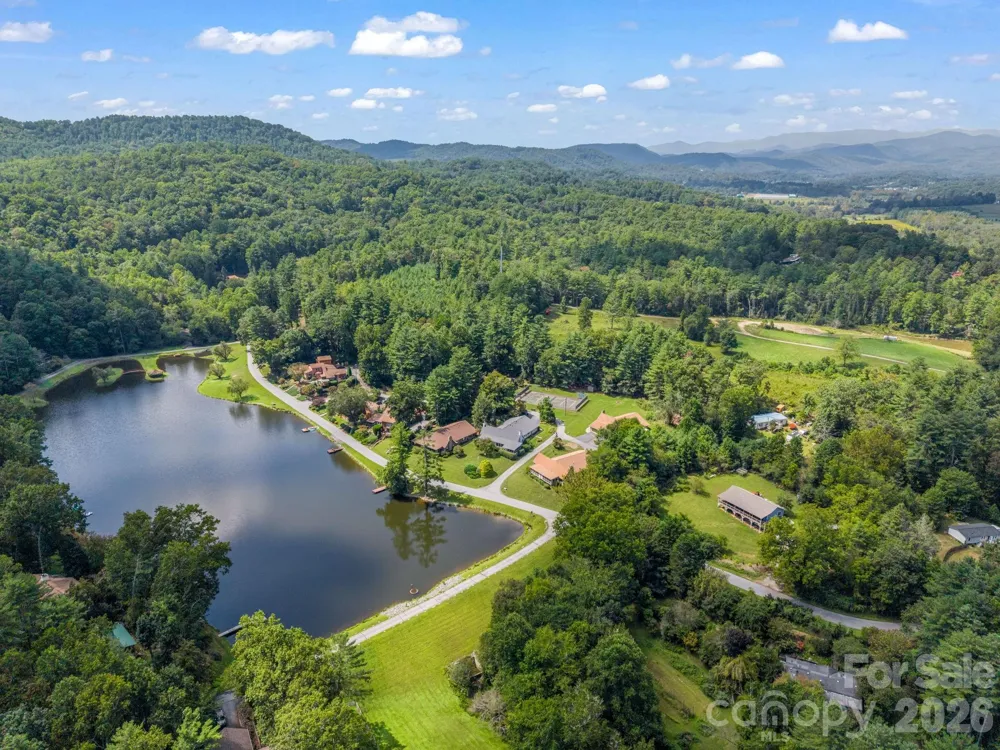 31 Willow Way Hendersonville, NC 28739