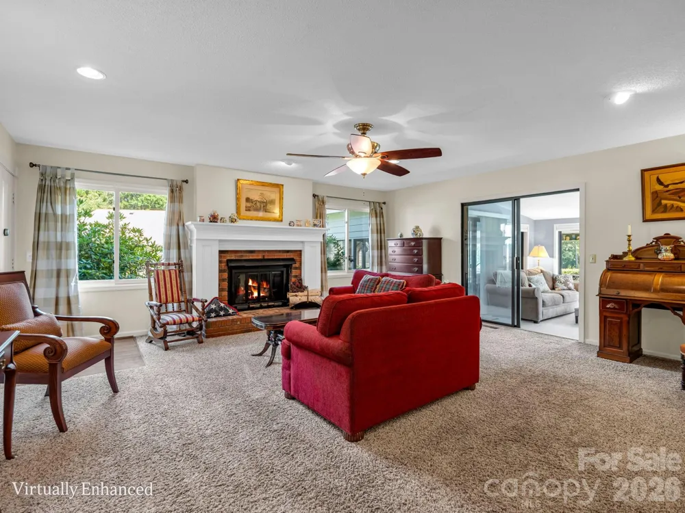 31 Willow Way Hendersonville, NC 28739