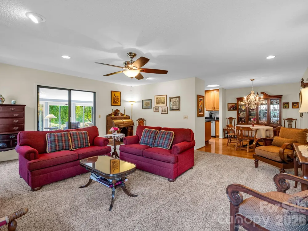 31 Willow Way Hendersonville, NC 28739