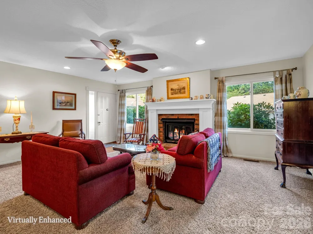 31 Willow Way Hendersonville, NC 28739