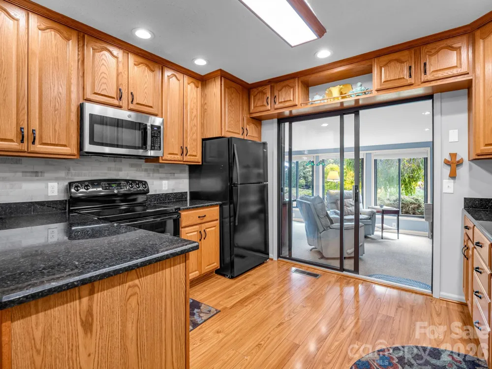 31 Willow Way Hendersonville, NC 28739