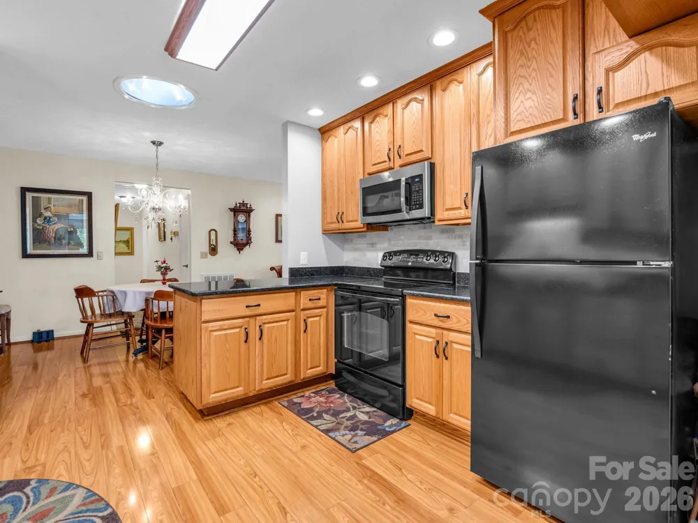 31 Willow Way Hendersonville, NC 28739
