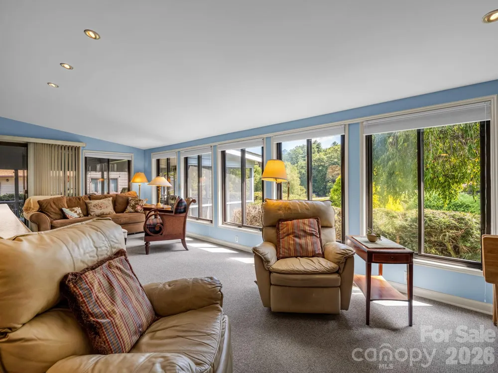 31 Willow Way Hendersonville, NC 28739