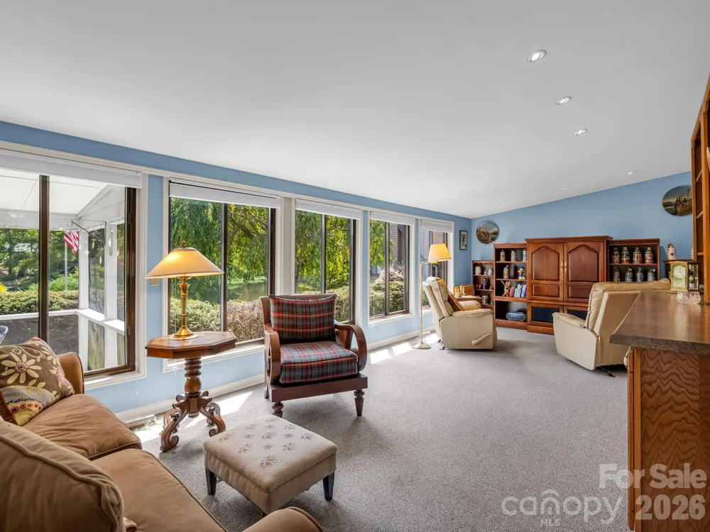 31 Willow Way Hendersonville, NC 28739