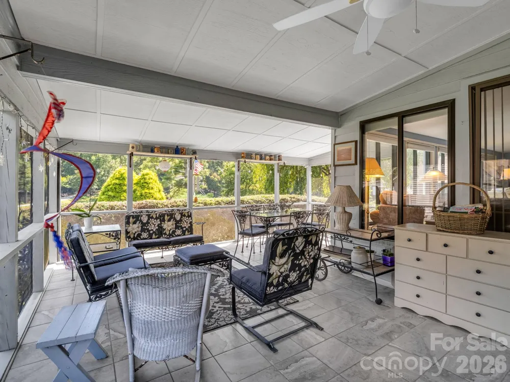 31 Willow Way Hendersonville, NC 28739