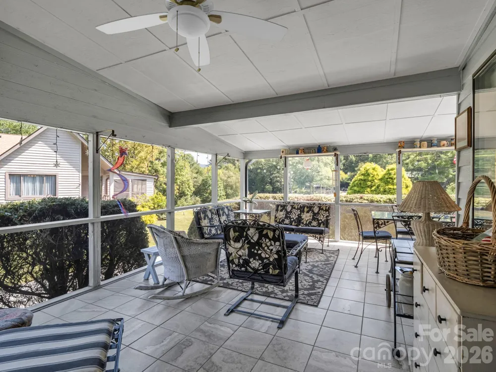 31 Willow Way Hendersonville, NC 28739