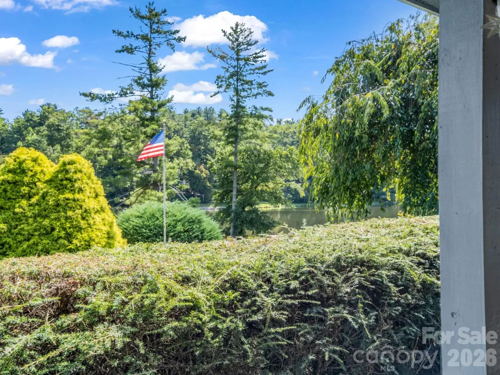 31 Willow Way Hendersonville, NC 28739