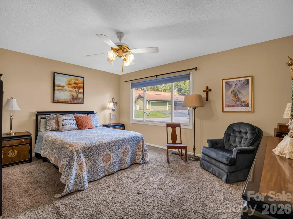 31 Willow Way Hendersonville, NC 28739