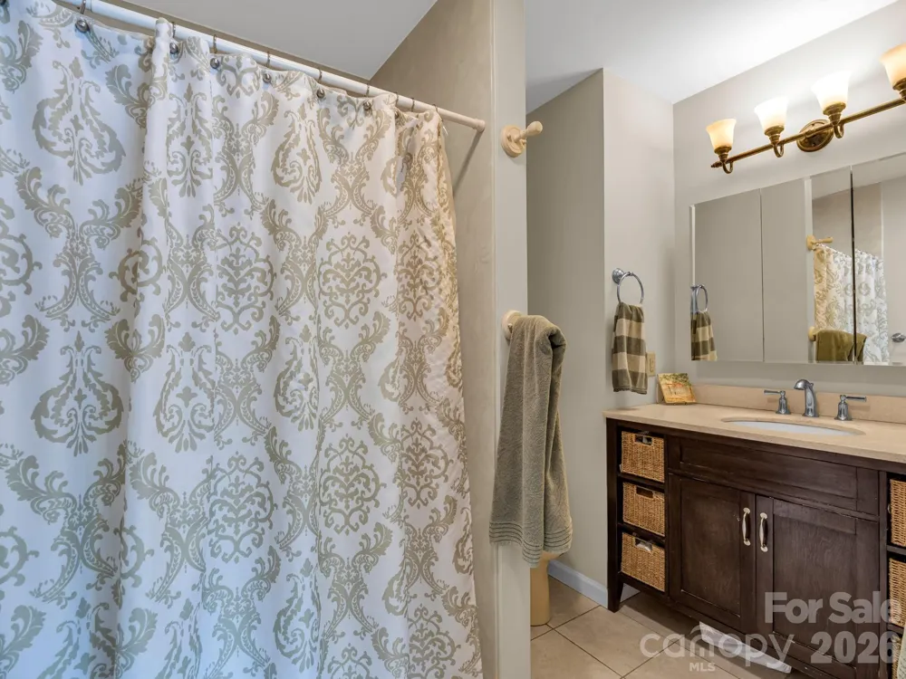 31 Willow Way Hendersonville, NC 28739