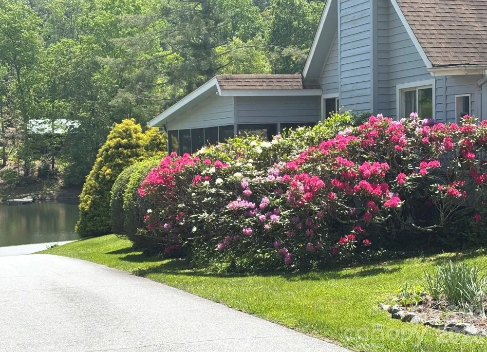 31 Willow Way Hendersonville, NC 28739