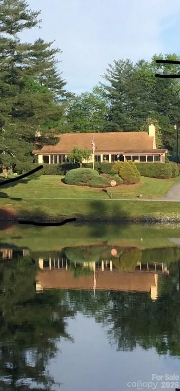 31 Willow Way Hendersonville, NC 28739