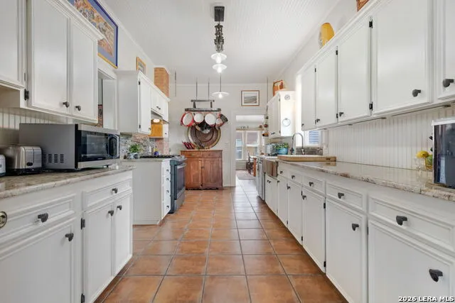 1102 S College St. Brady, TX 76825