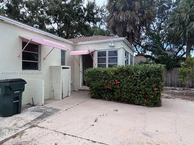 1822 N St Lake Worth, FL 33460