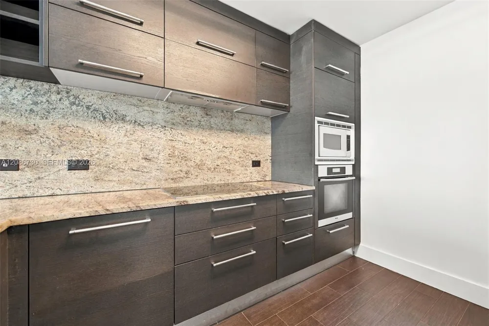 900 Biscayne Blvd #3502 Miami, FL 33132