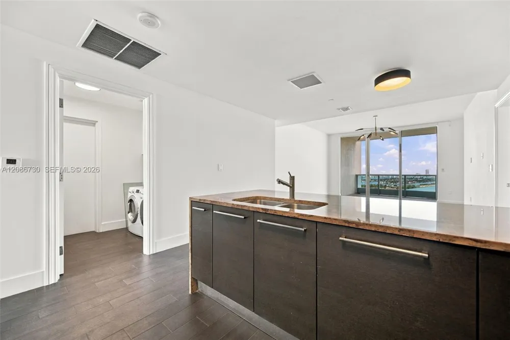 900 Biscayne Blvd #3502 Miami, FL 33132
