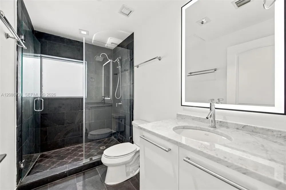 900 Biscayne Blvd #3502 Miami, FL 33132