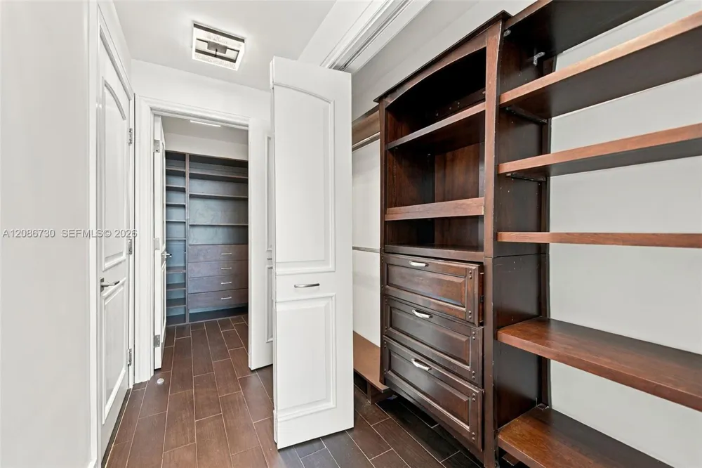 900 Biscayne Blvd #3502 Miami, FL 33132