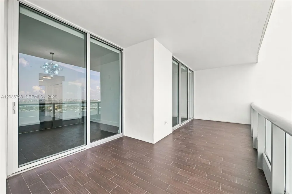 900 Biscayne Blvd #3502 Miami, FL 33132
