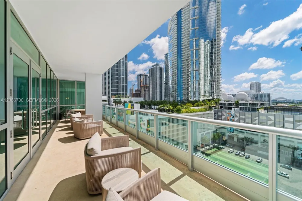 900 Biscayne Blvd #3502 Miami, FL 33132