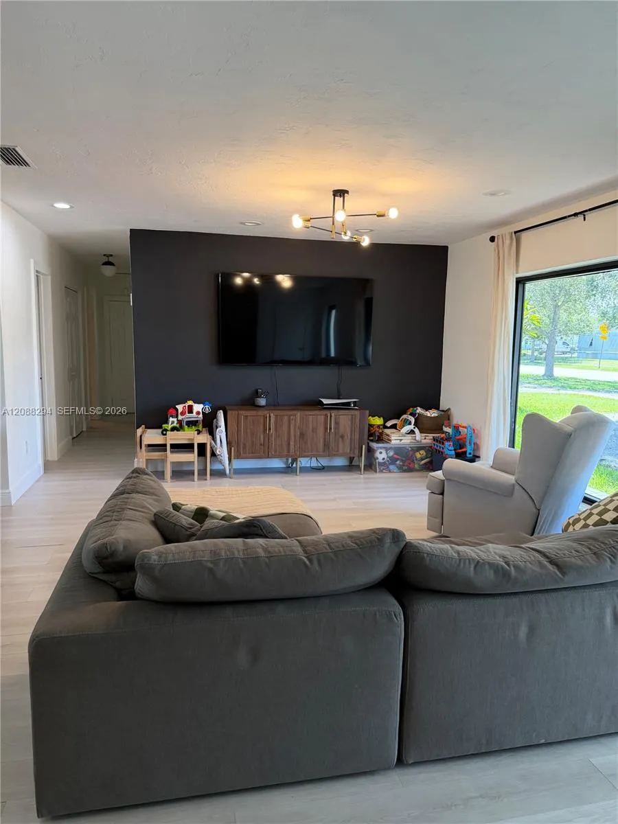 18101 SW 92nd Ave Palmetto Bay, FL 33157