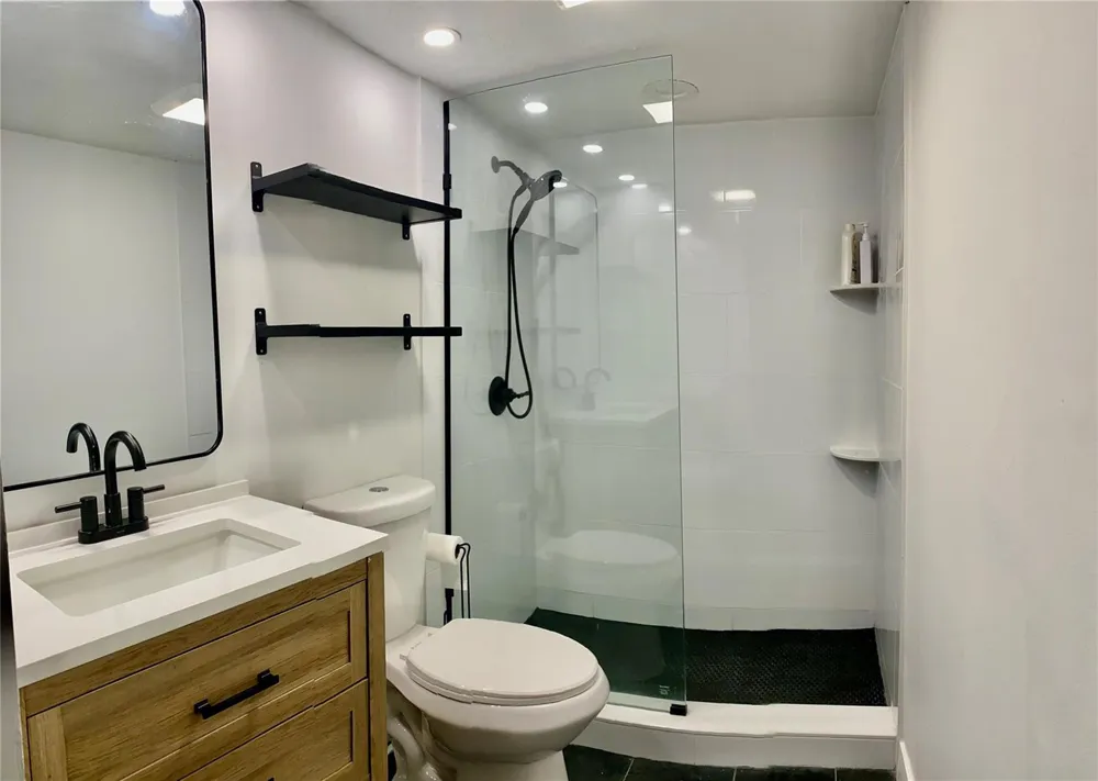 6406 ASPEN GLEN CIRCLE #202 Boynton Beach, FL 33437