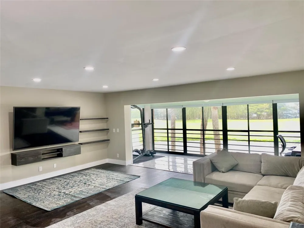 6406 ASPEN GLEN CIRCLE #202 Boynton Beach, FL 33437