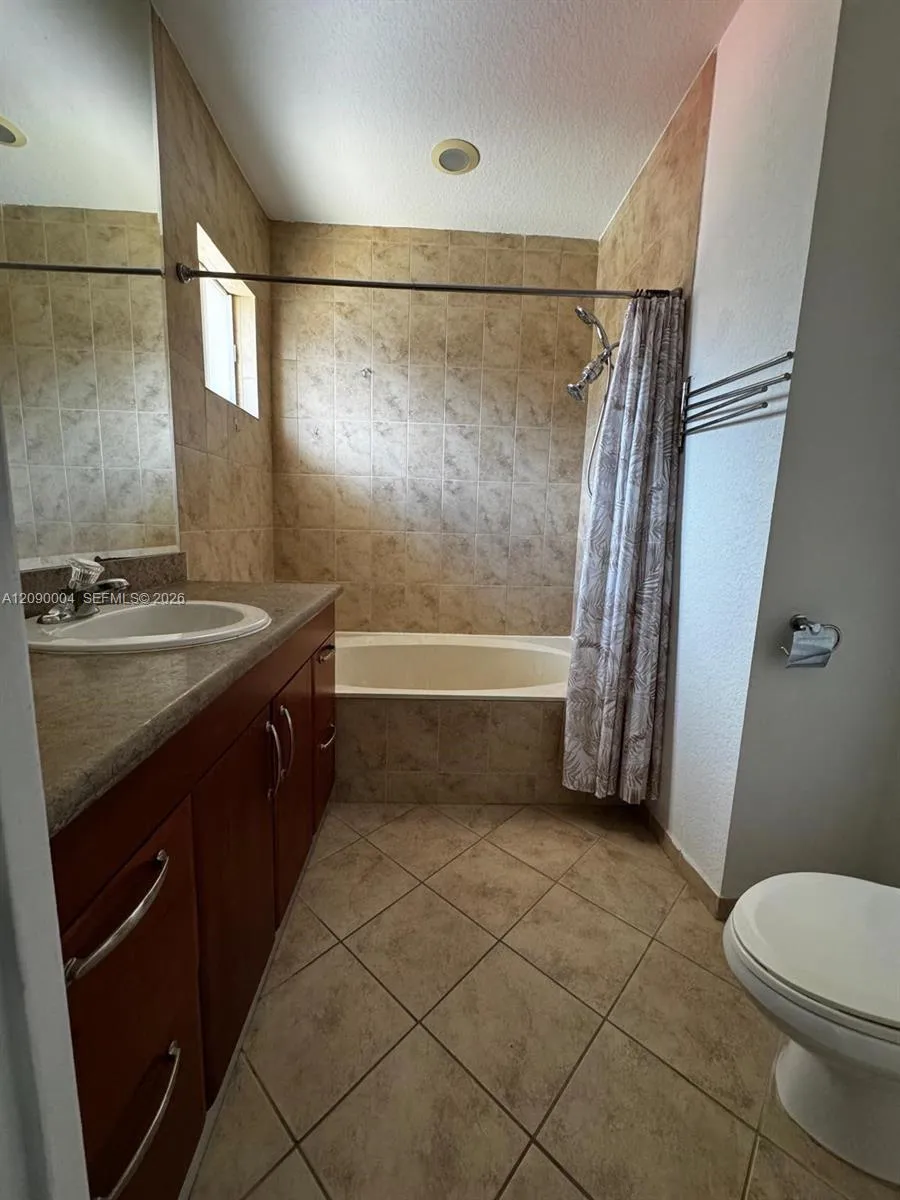 18032 NW 74th Ct #74 Hialeah, FL 33015