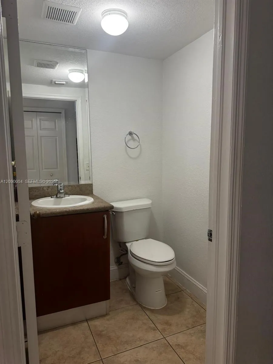 18032 NW 74th Ct #74 Hialeah, FL 33015
