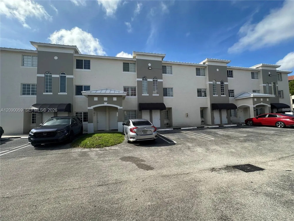 12005 SW 14th St #404-D Miami, FL 33184