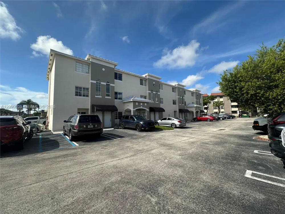 12005 SW 14th St #404-D Miami, FL 33184